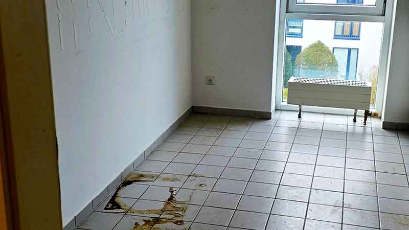 5 kueche nach haushaltsaufloesung in rissen komplett leer und besenrein