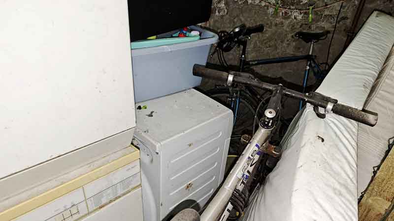 03 rissen kellerentruempelung waschmaschinen und matratzen