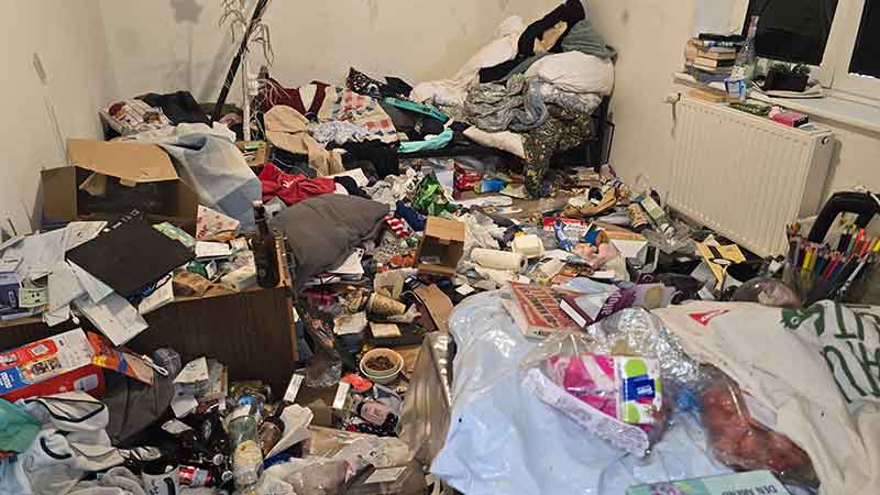 04 suelldorf messie wohnung ueberfuelltes wohnzimmer