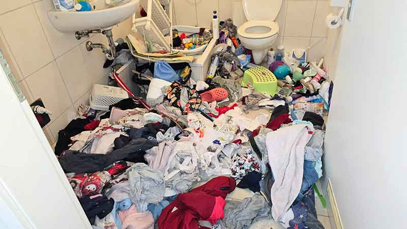 06 suelldorf messie wohnung ueberfuelltes badezimmer