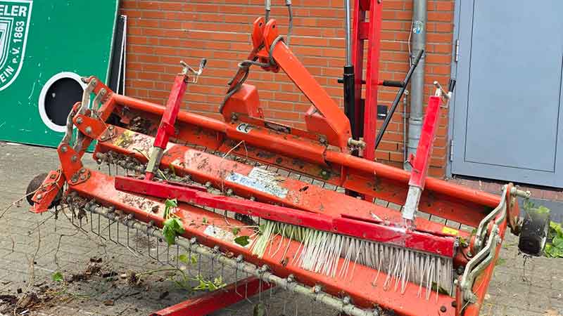 08 wedel aussenbereich entruempeln motorheber verladung anbaugeraet